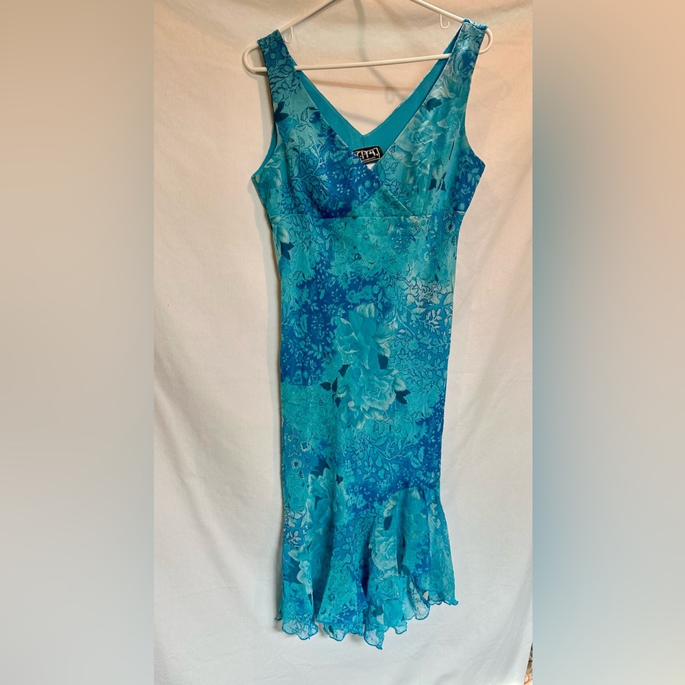 City Triangles Vibrant Blue Apparel
